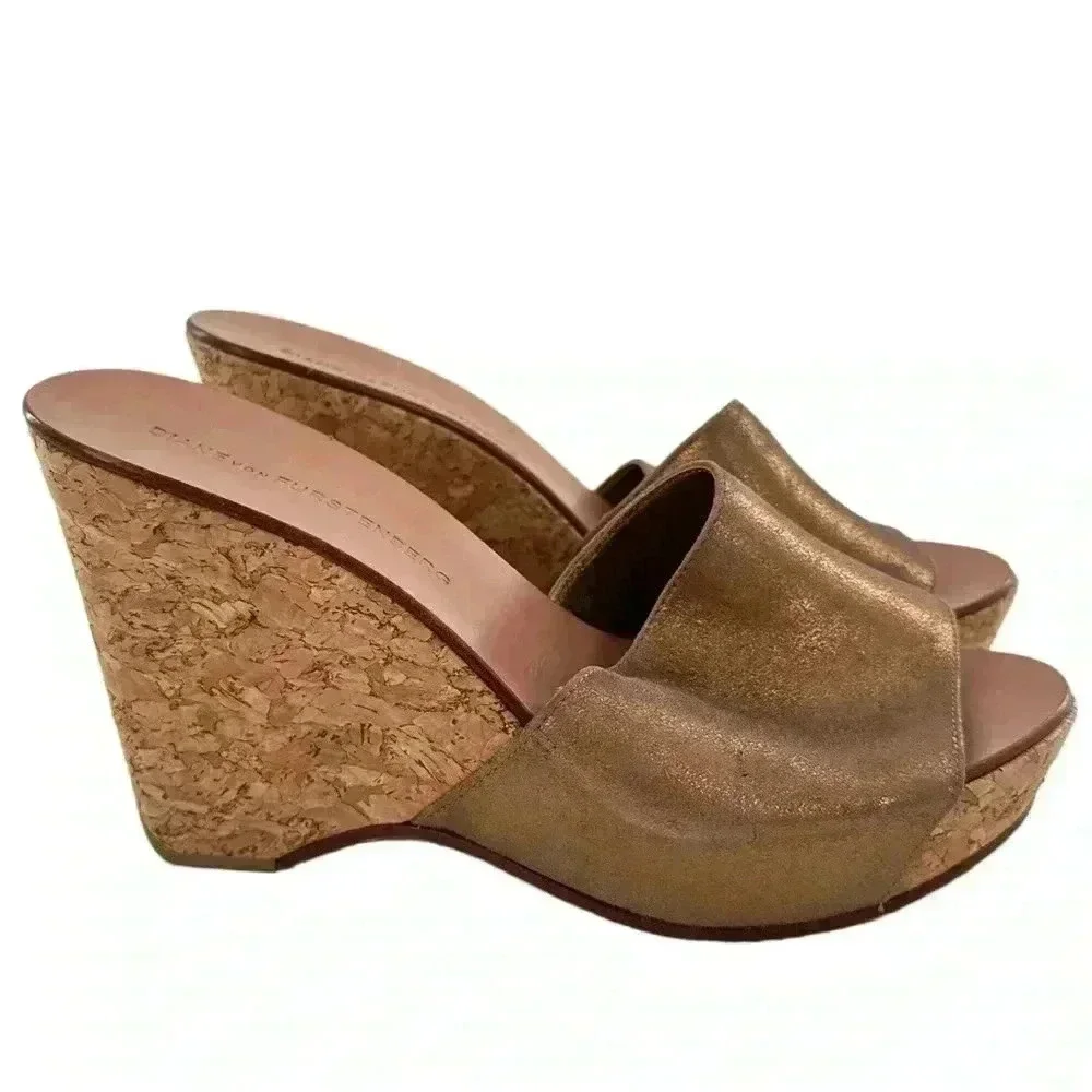 Diane Von Furstenberg sandals 7 bronze metallic leather platform vintage 90s Y2k